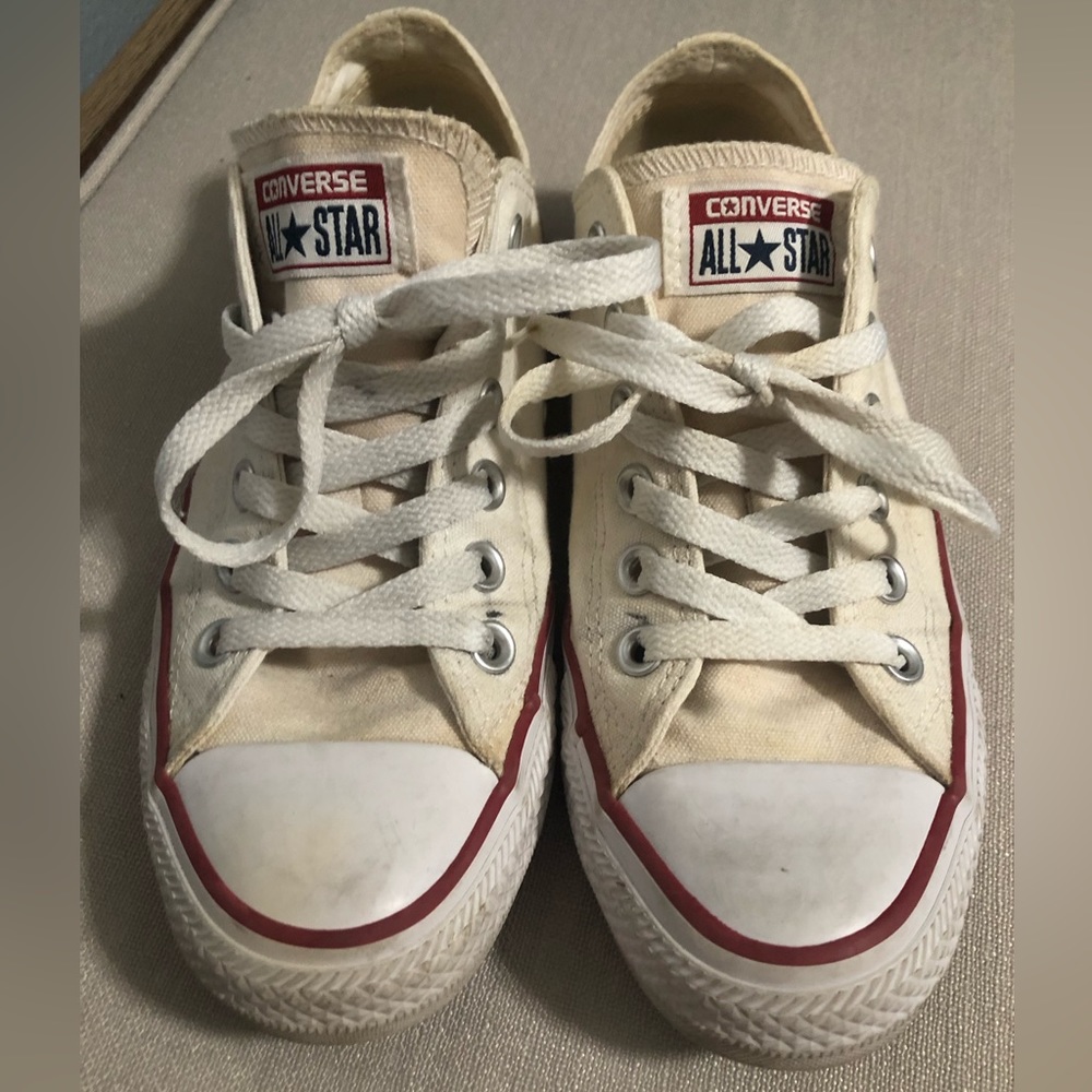 Converse sneakers. Size 7.